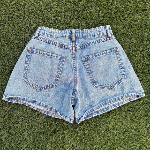 Forever 21 Womens Size 24x4 High Waisted Button Fly Denim Shorts Blue Acid Wash - Picture 2 of 6